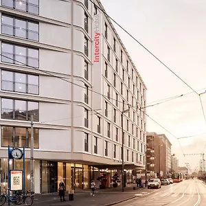 4* מלון Intercityhotel Frankfurt Hauptbahnhof Sued